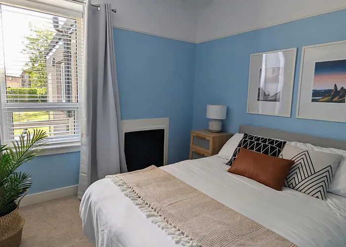 Parkview Cottage - Lovely Home With Cosy Fireplace