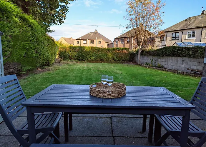 Parkview Cottage - Lovely Home With Cosy Fireplace